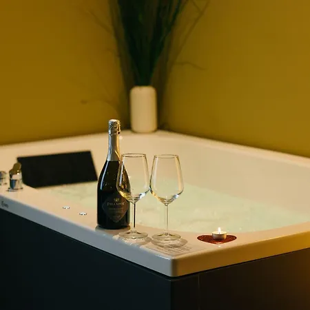 דירה Victoria's Suite&spa Con Parcheggio Privato קומו