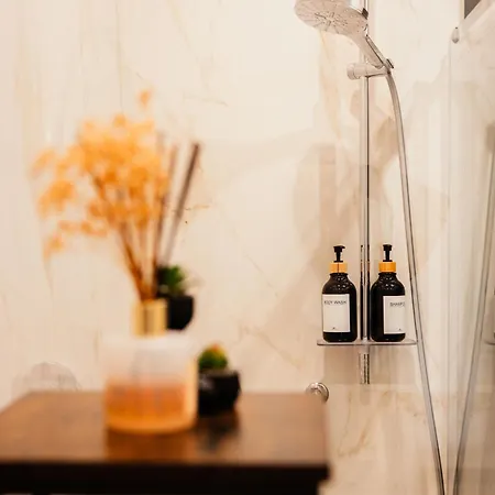 Victoria's Suite&spa Con Parcheggio Privato קומו