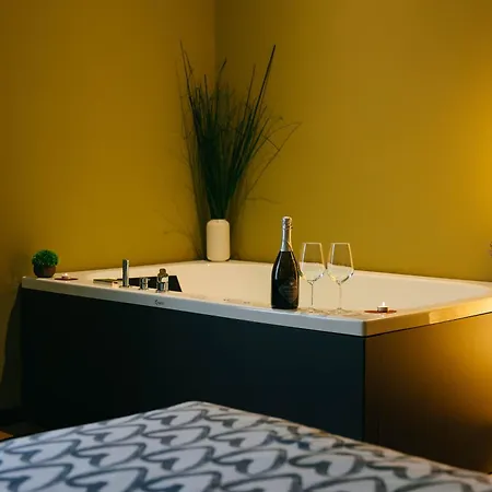 דירה Victoria's Suite&spa Con Parcheggio Privato קומו