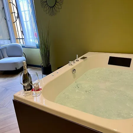 Victoria's Suite&spa Con Parcheggio Privato Apartmán *